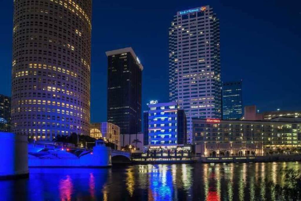Lodging Near The Sun Tampa Exterior photo